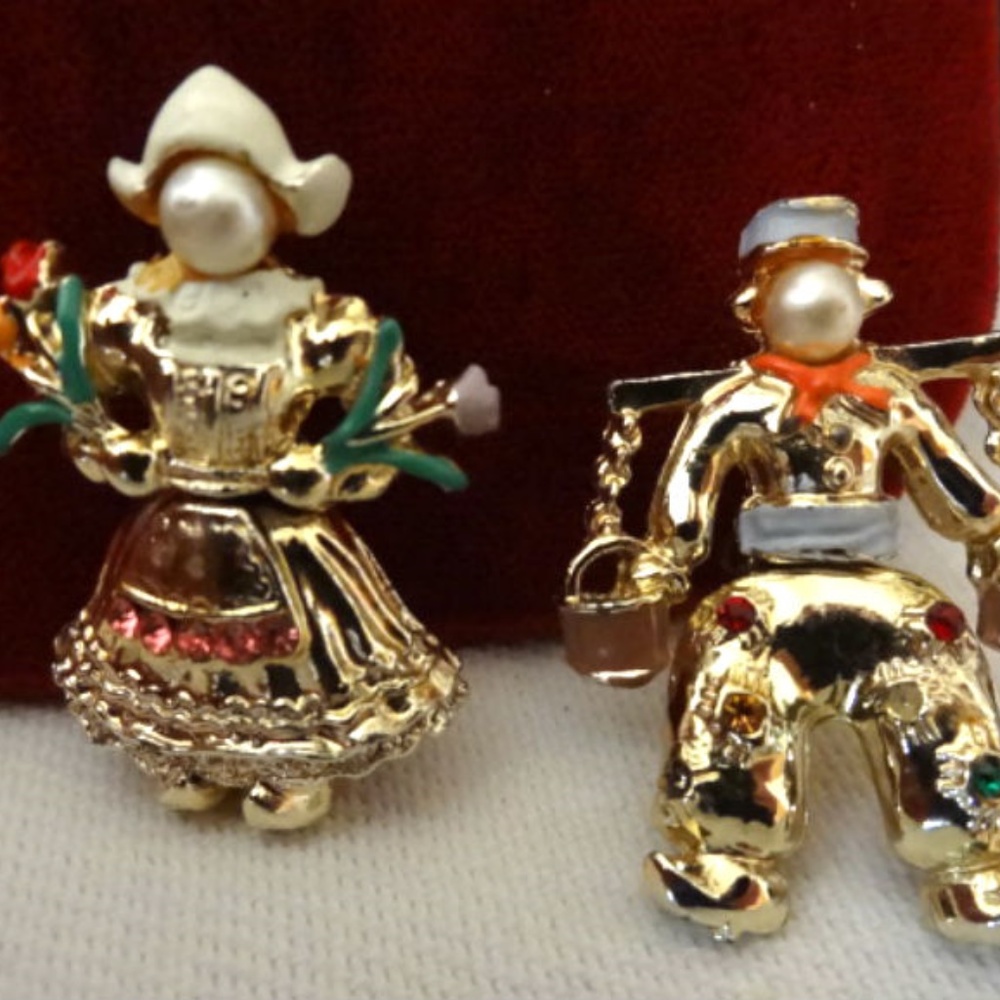 Vintage Holland Dutch Man & Woman Brooch Set Coro?